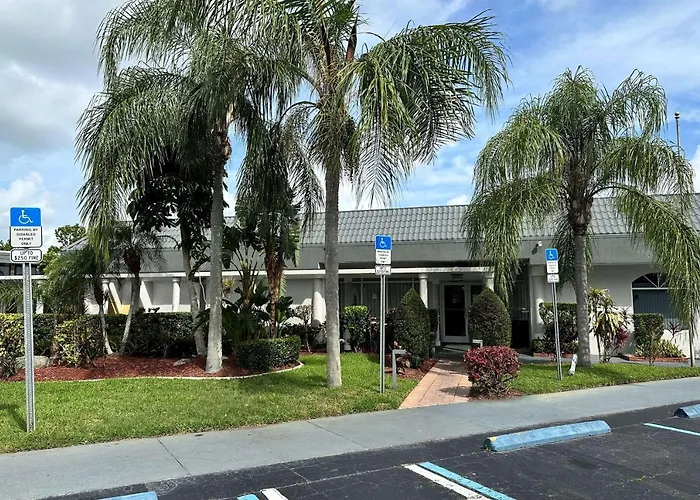 Ramada By Wyndham Cocoa